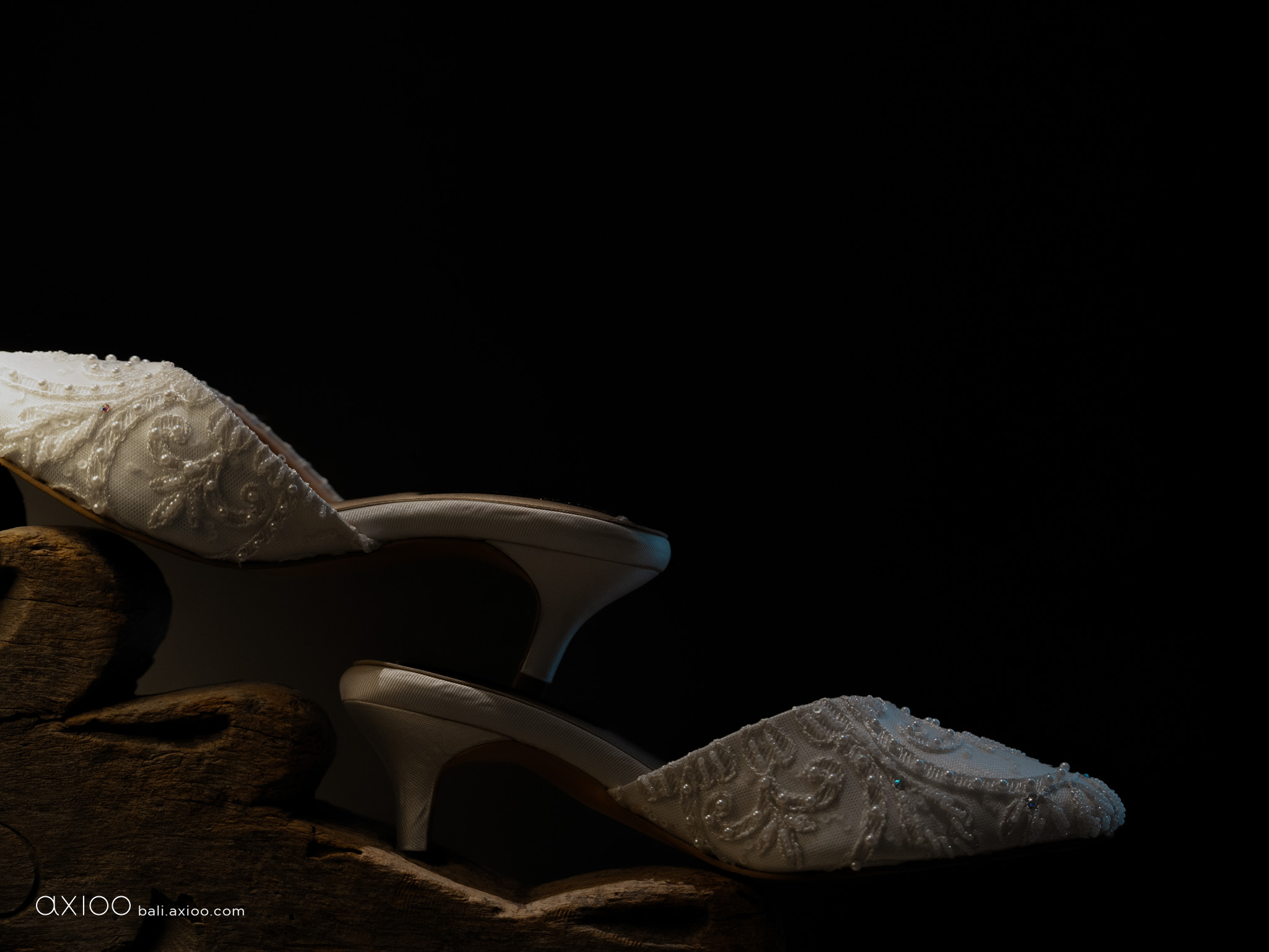 Axioo: Beyond The Spotlight